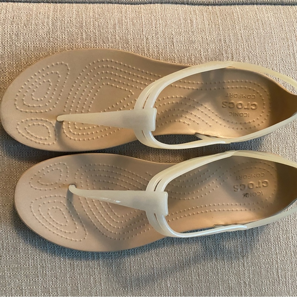 Crocs Isabella T-Strap sandals like new!